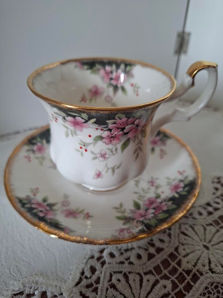 Royal Albert Balmoral, Ophalen of Verzenden