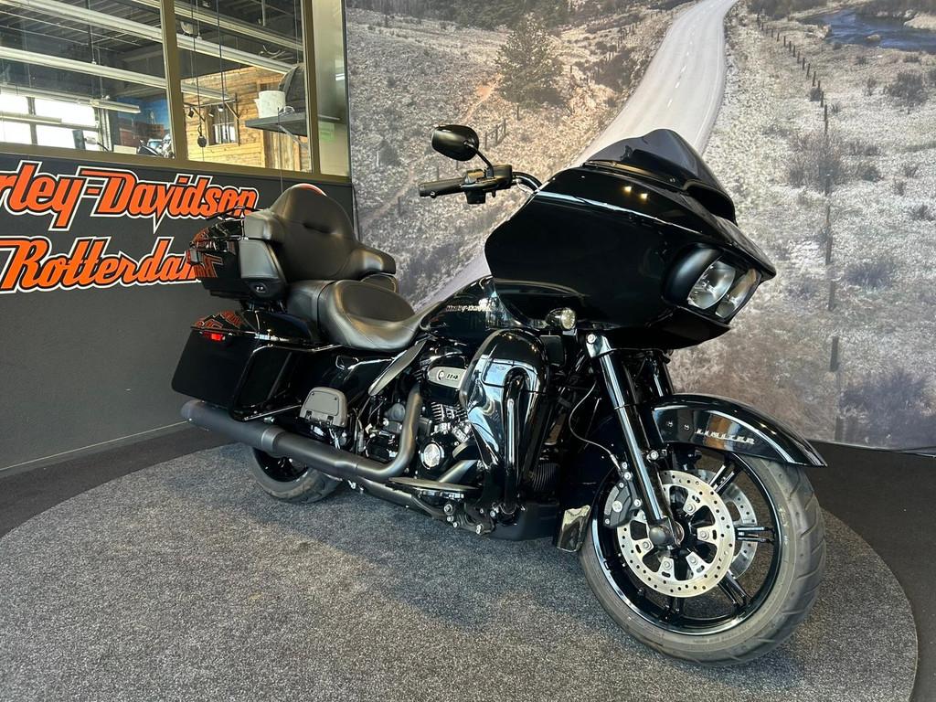 Harley-Davidson FLTRK ROAD GLIDE LIMITED Vivid Black Blacked