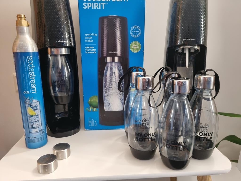 2x Sodastream Spirit, 1 cilinder, 6 flesjes voor vaatwasser, Ophalen of Verzenden, Zo goed als nieuw