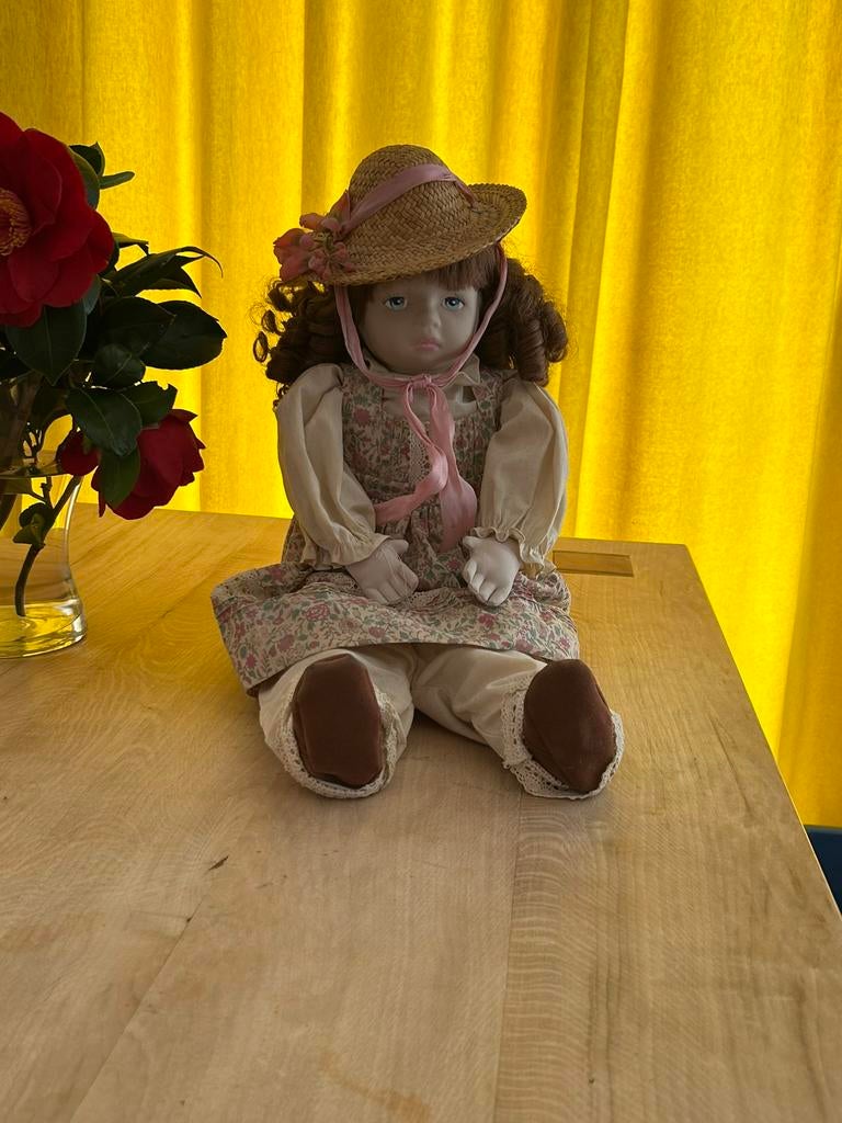 Poppenhuis Victoriaanse arbeidersklasse meisje miniatuur hars mensen1:12 schaal