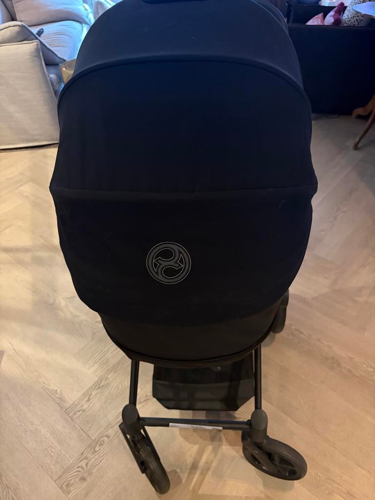 Cybex Priam 4 kinderwagen zwart met verhoging, Kinderen en Baby's, Kinderwagens en Combinaties, Verstelbare duwstang, Zo goed als nieuw