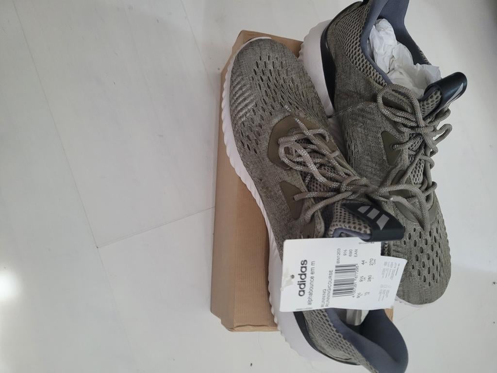 Nieuwe Adidas mt 9,5, Ophalen, Nieuw