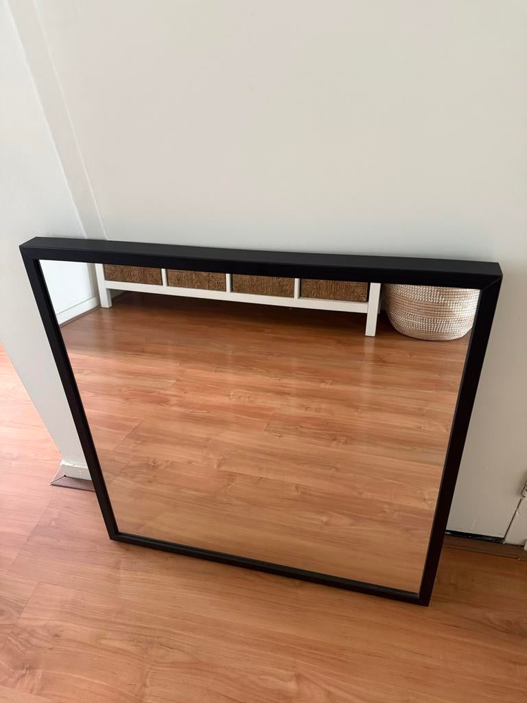 IKEA spiegel 70 x 70 cm met donkerbruine lijst, Ophalen, Vierkant, Zo goed als nieuw, Minder dan 100 cm