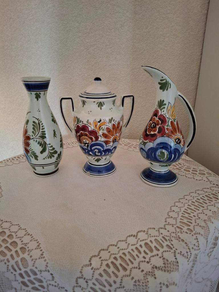 Delfts handgeschilderd kaststel – 3-delig (Gouda stijl), Ophalen of Verzenden