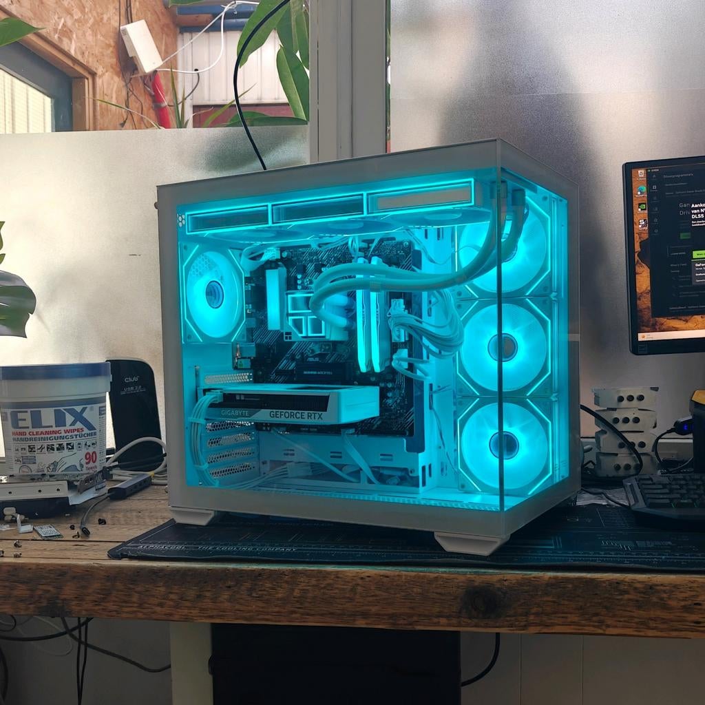 RTX 5060 Game PC | Ryzen 5 5600X | 1TB | RGB Wit, Zelf gebouwde pc, Zo goed als nieuw, Gaming, SSD