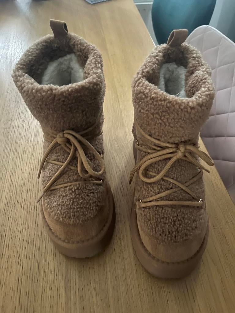 Gevoerde boots maat 38, Ophalen of Verzenden, Zo goed als nieuw, Zwart