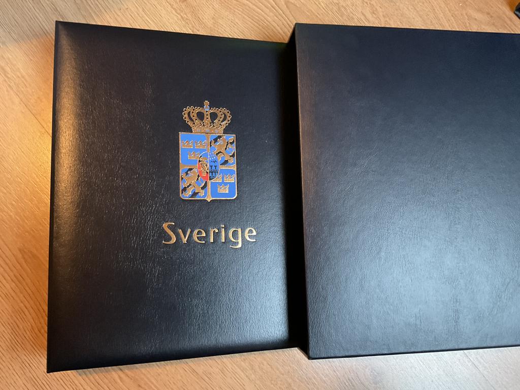 Verzameling Zweden 2010 tm 2012 in luxe Davo LX album V, Postzegels en Munten, Postzegels | Volle albums en Verzamelingen, Ophalen of Verzenden