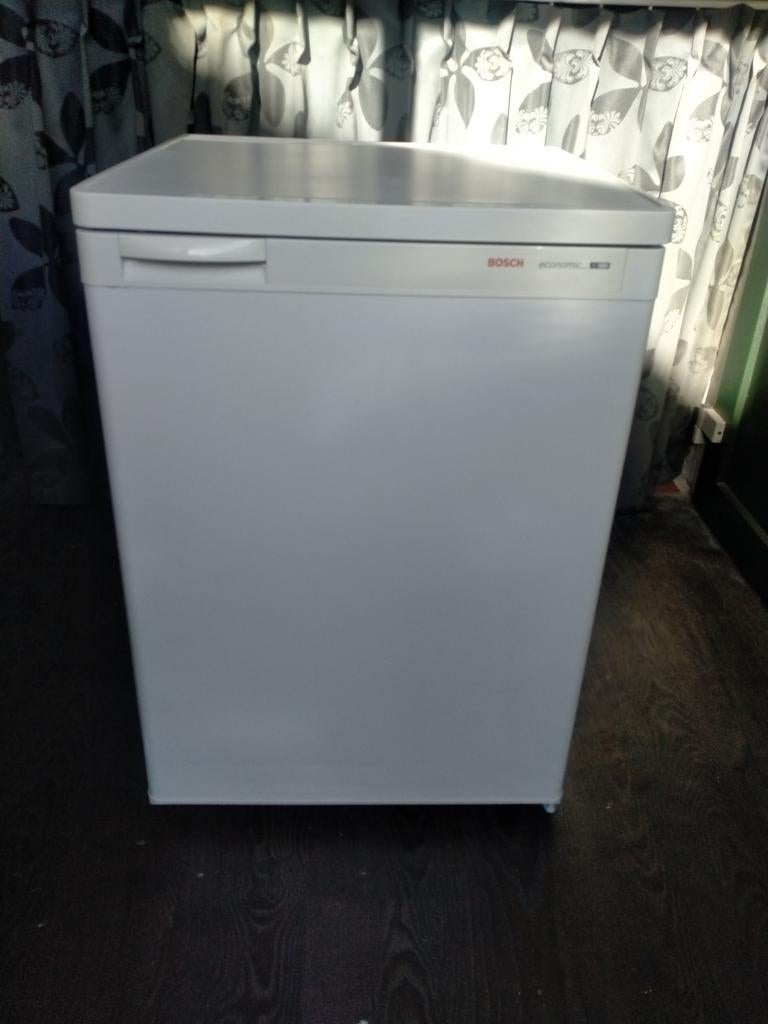 Goedwerkende tafelmodel vriezer merk Bosch economic, Witgoed en Apparatuur, Ophalen of Verzenden, Zo goed als nieuw, 60 tot 90 cm