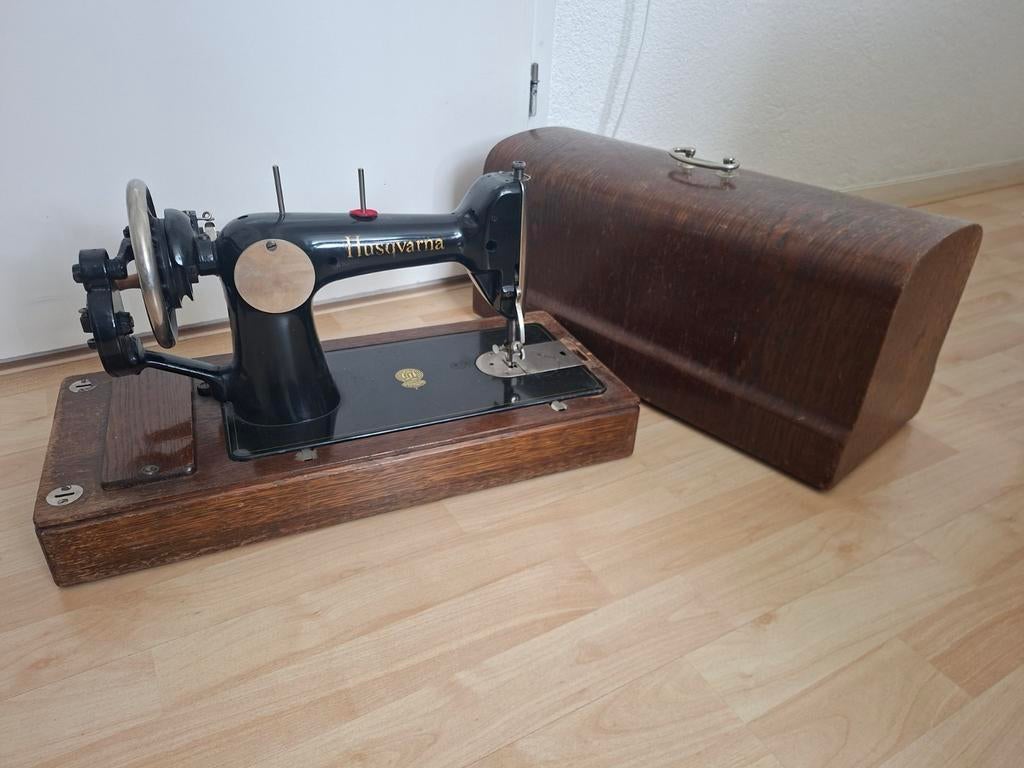 Oude Husqvarna naaimachine, Ophalen