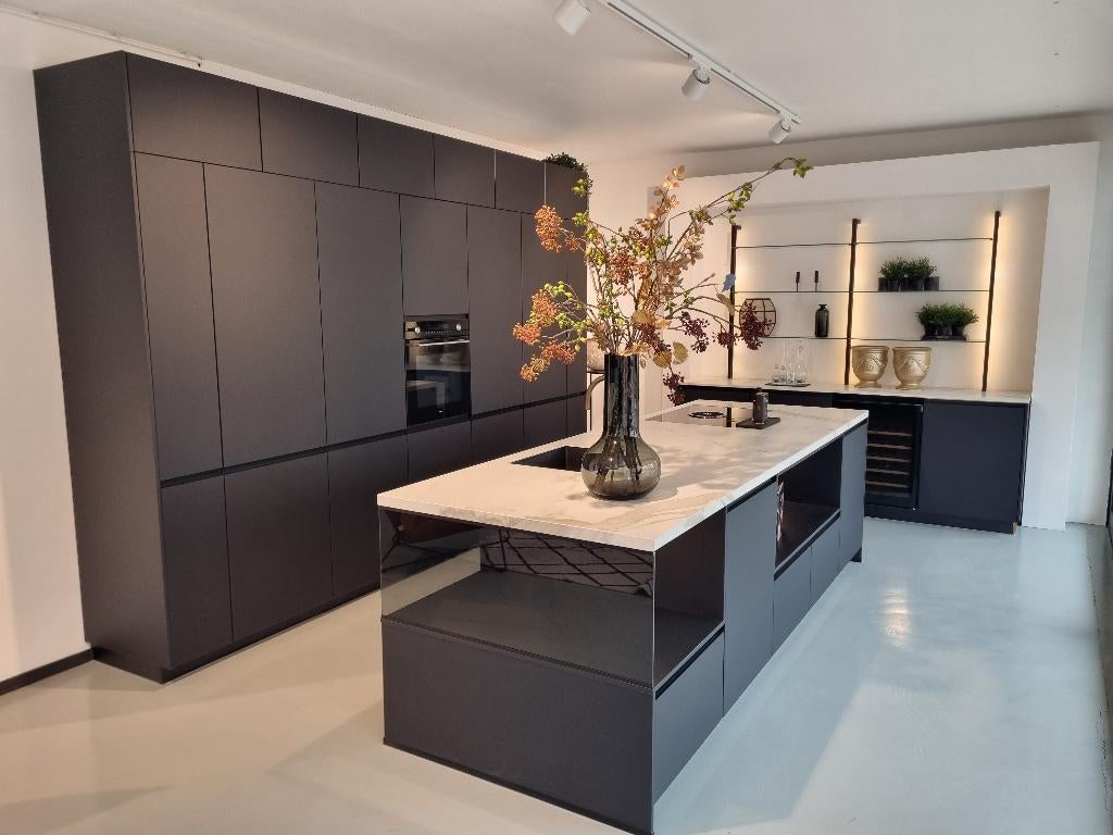 Luxe showroomkeuken matzwart – keramiek blad + Siemens/AEG, Ophalen, Overige materialen, Zwart, Overige typen