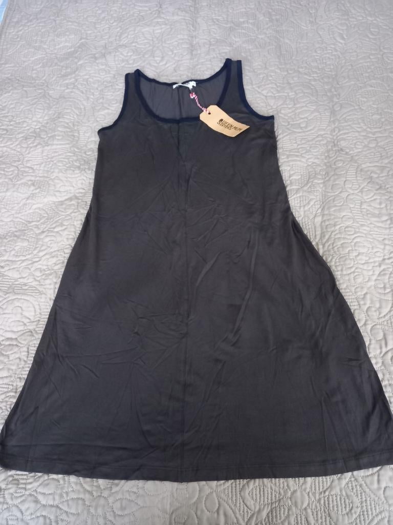 Queen Mum Sisters jurk maat S, Kleding | Dames, Jurken, Nieuw, Maat 36 (S), Grijs, Knielengte, Ophalen