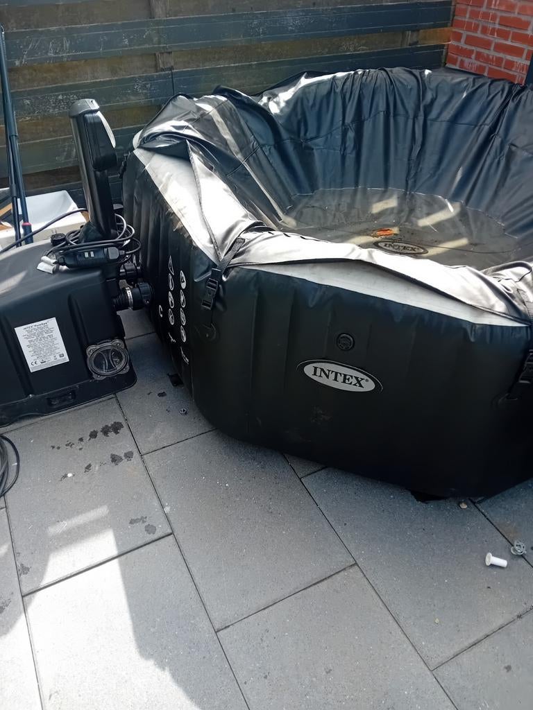 TE KOOP INTEX JACUZZI COMPLEET MET HOOFDKUSSENS, Tuin en Terras, Bubbelbaden en Hottubs, Ophalen