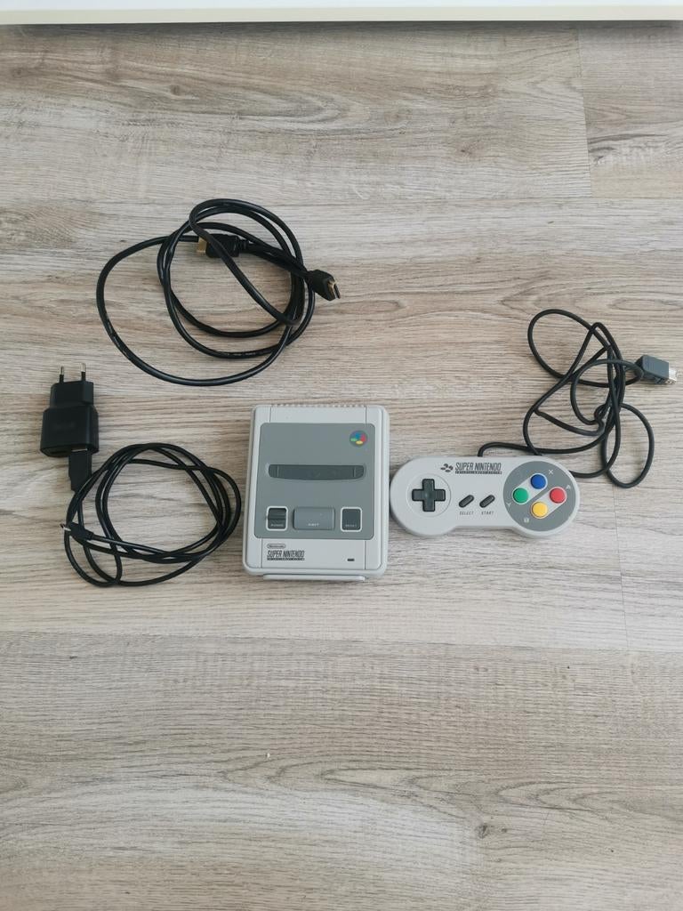 Snes mini, Spelcomputers en Games, Spelcomputers | Nintendo Super NES, Ophalen, Zo goed als nieuw, Met 1 controller