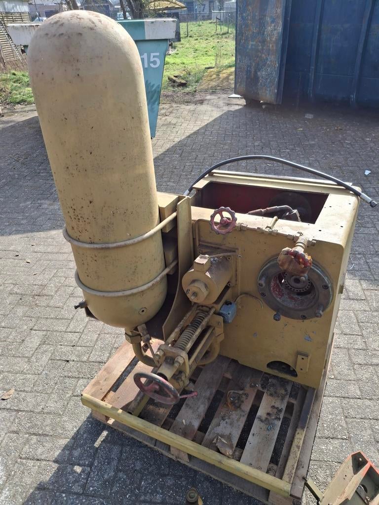 Hydraulisch aggregaat met accumulator incompleet, Ophalen, Gebruikt