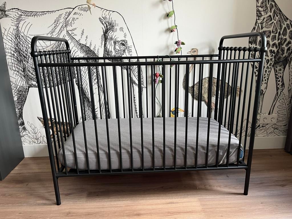 Kidsmill Ledikant Zwart Staal met Aerosleep Matras, Ophalen, Gebruikt, Ledikant
