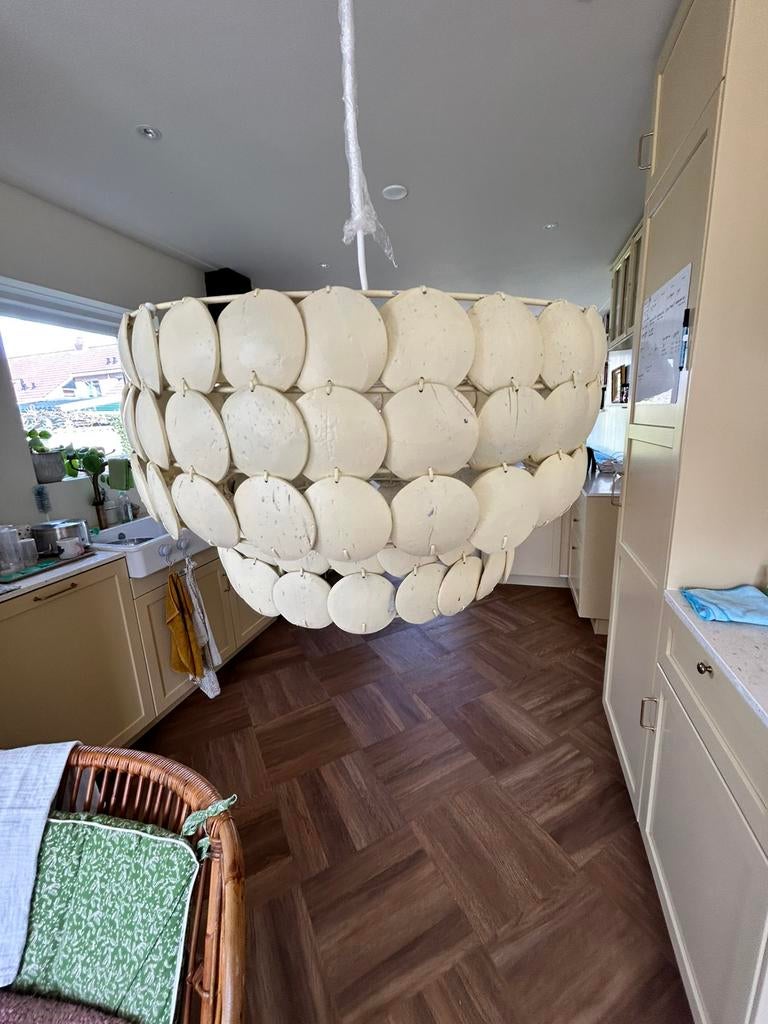 NIEUW - boho-hanglamp Beliani, Huis en Inrichting, Ophalen of Verzenden, Nieuw, Bohemian, strand, schelpen, Minder dan 50 cm