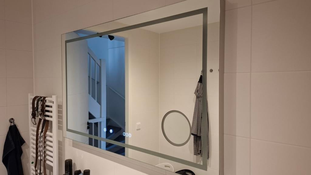 Grote badkamerspiegel met verwarming. Licht repareren, Ophalen, Zo goed als nieuw, Overige typen, Minder dan 100 cm