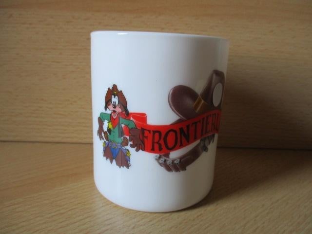 Disney Goofy mok Frontierland Euro Disney - Esso 9.5cm, Ophalen of Verzenden, Goofy of Pluto, Gebruikt, Beeldje of Figuurtje