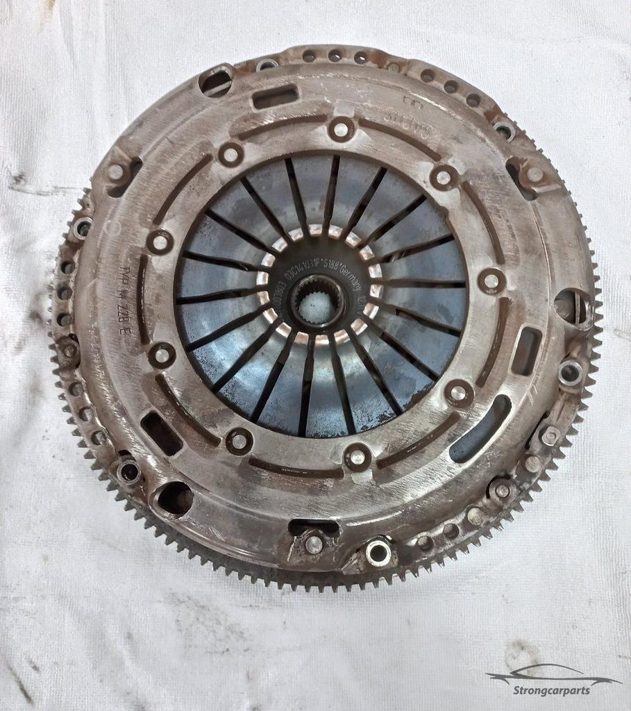 Dubbele massa vliegwiel VW CAVD motor KWB bak 03C105273H, Gebruikt, -, Volkswagen, -