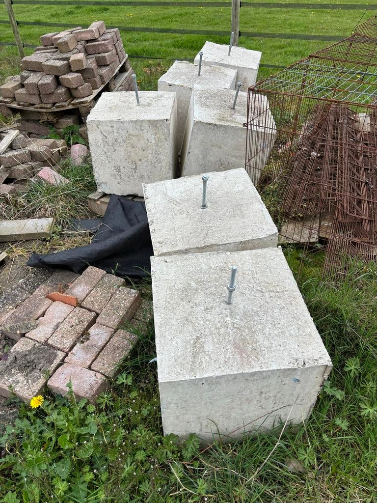 Betonpoeren met M16 draadeind, Ophalen, Gebruikt, 250 mm of meer, Overige typen