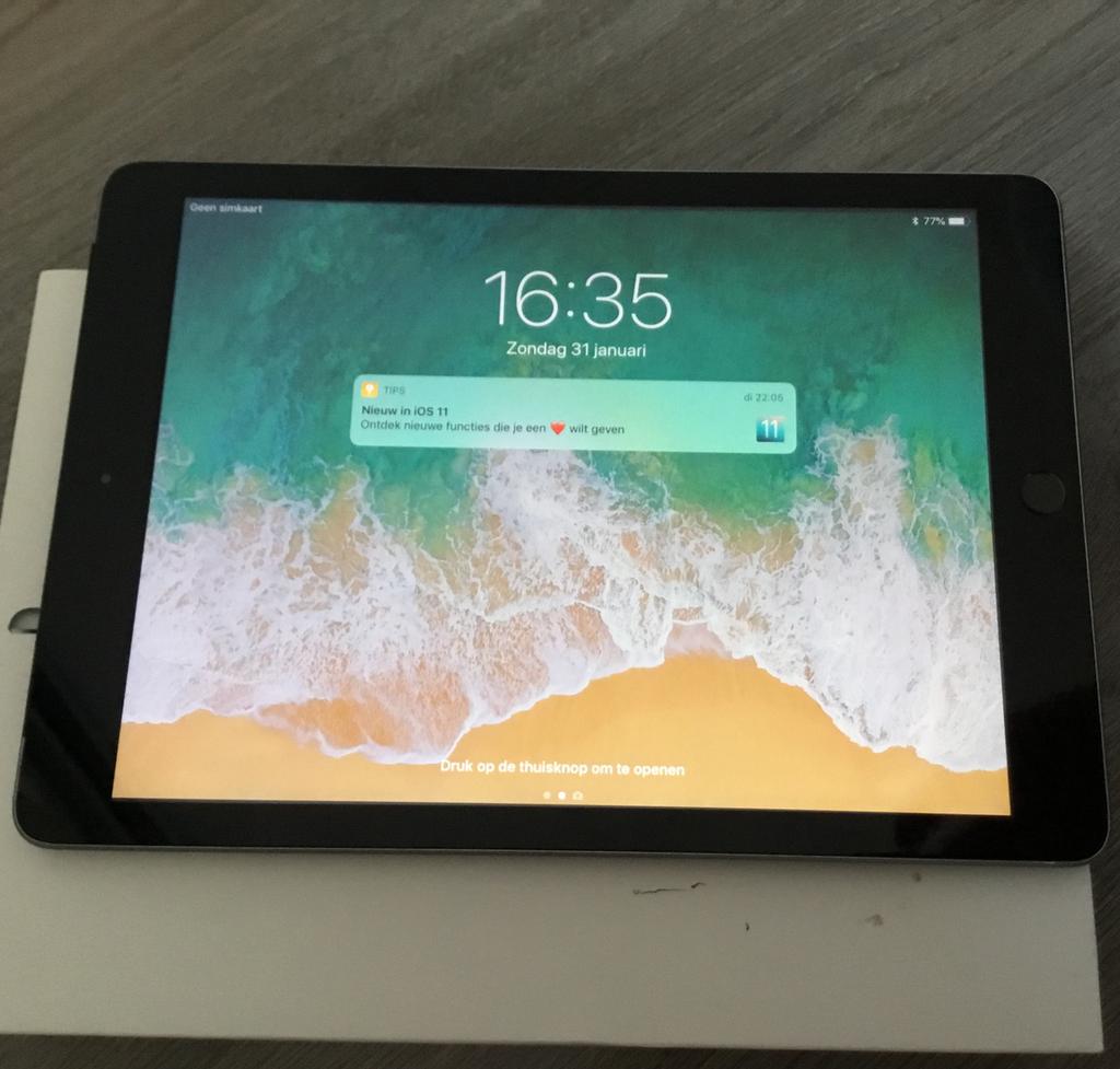iPad 2017 5de genratie wifi en 4g, Computers en Software, Apple iPads, 32 GB, Apple iPad, Zo goed als nieuw, Wi-Fi en Mobiel internet