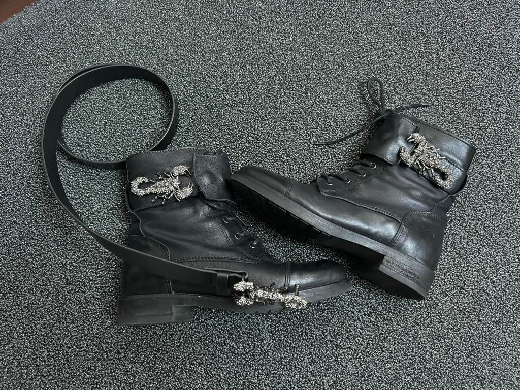 Zwarte Nikkie set laarzen maat 37 + riem en sweater maat 38, Kleding | Dames, Zwart, Lage of Enkellaarzen, Ophalen of Verzenden