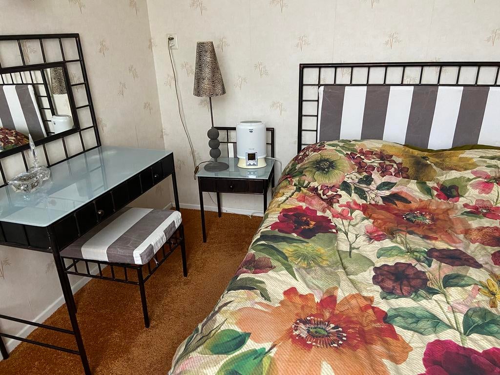 Bruin stalen bed, incl. 2 nachtkastjes en kaptafel + kruk, Huis en Inrichting, Slaapkamer | Bedden, Bruin, Tweepersoons, Ophalen of Verzenden