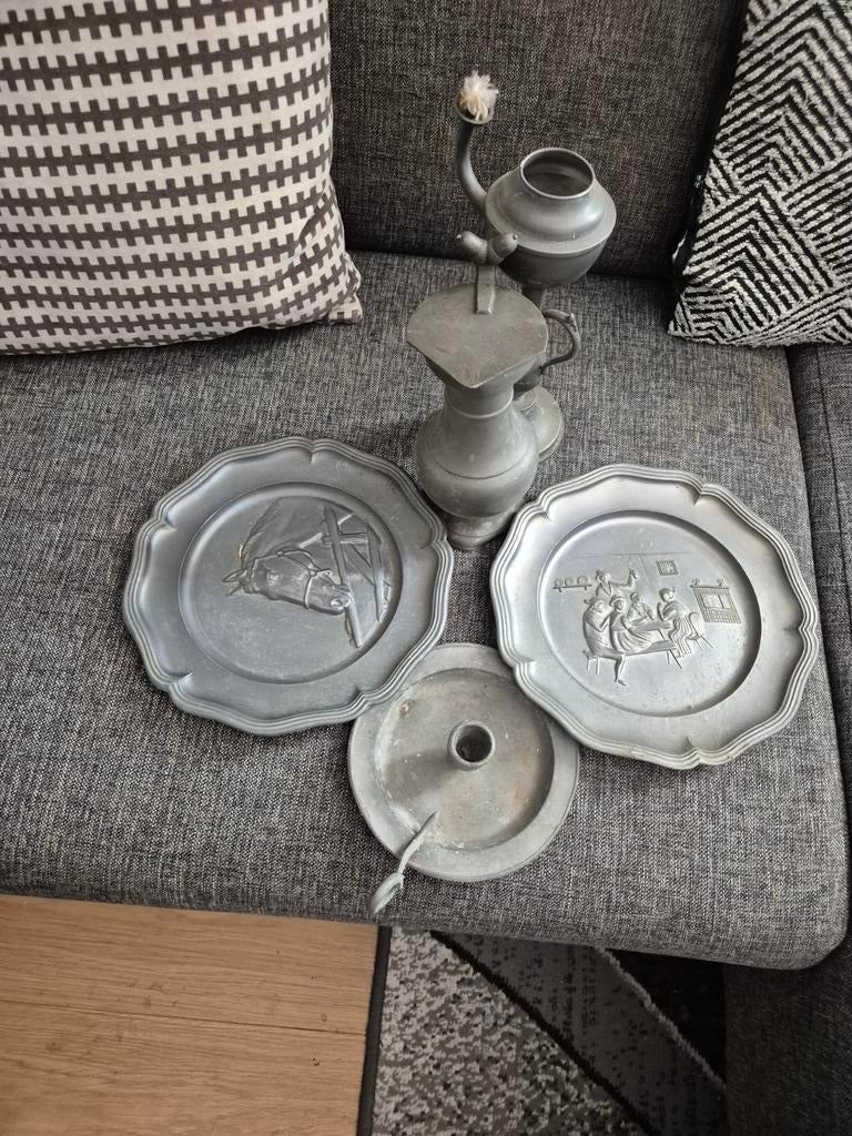 Diverse tinnen decoratie: borden, kandelaar en bunker vondst, Ophalen of Verzenden