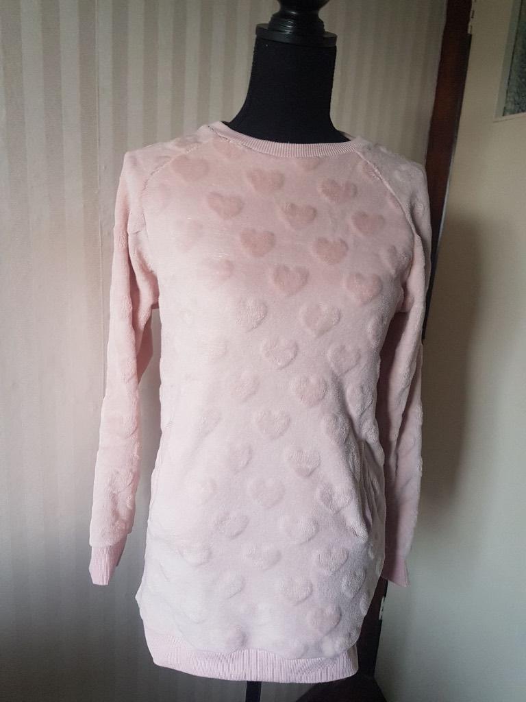 Lange warme lichtroze hart hartjes embossed ( lounge ) trui., Verzenden, Gedragen, Maat 36 (S), Roze