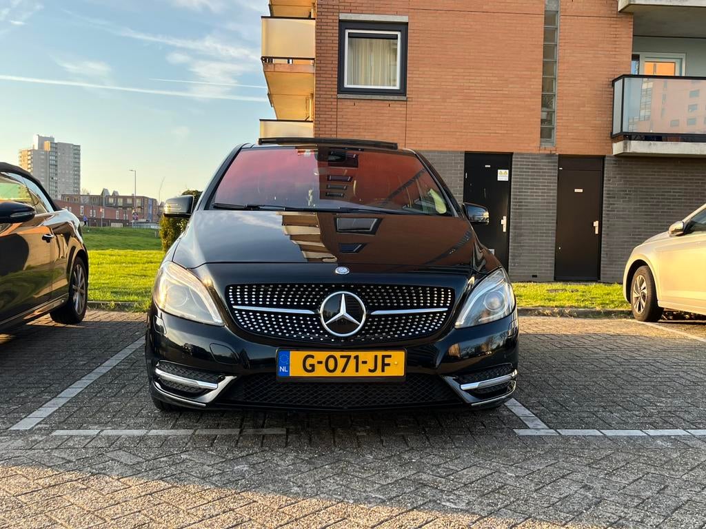 Mercedes-Benz B200 Sport pakket (automaat & panoramadak), 1325 kg, Zwart, 75 €/maand, Particulier
