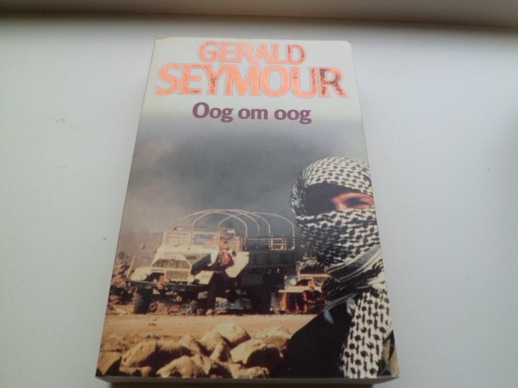 Oog om oog - Gerald Seymour, Ophalen of Verzenden, Tweede Wereldoorlog, Zo goed als nieuw, Algemeen