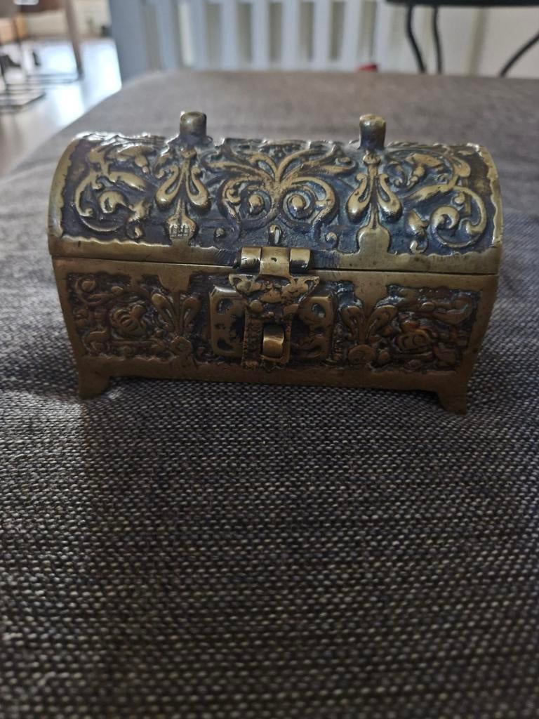 Antieke bronzen sieradendoos met fluwelen interieur, Ophalen of Verzenden