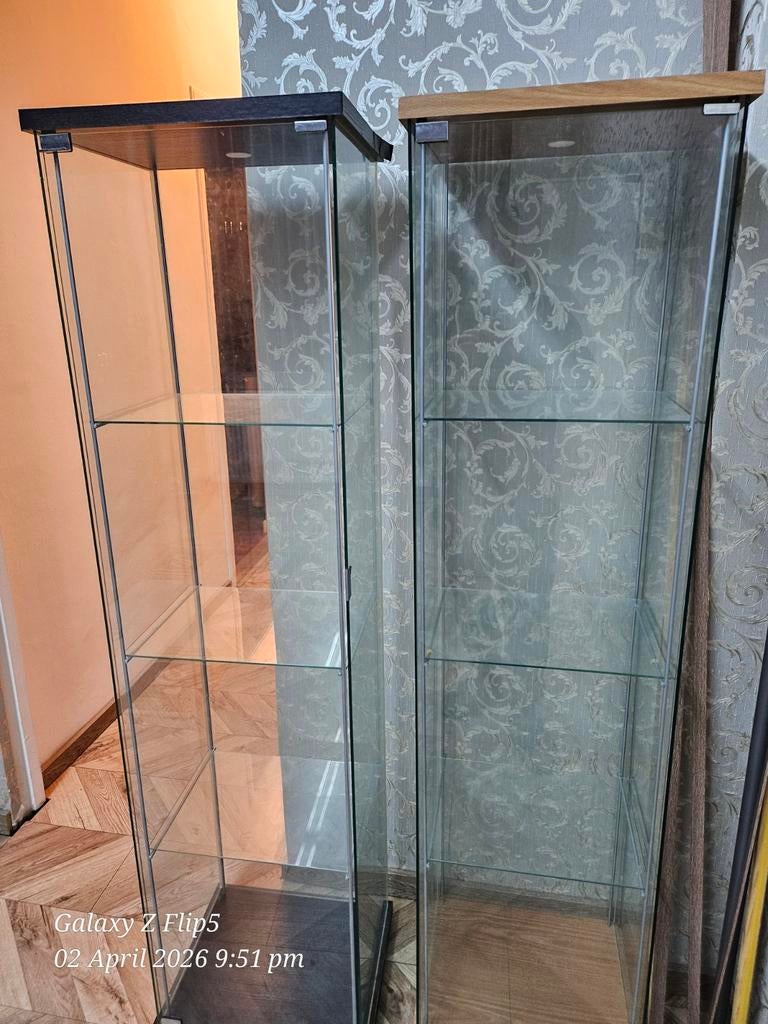 Glazen vitrinekasten met houten top en bodem (2 stuks), Ophalen, Minder dan 50 cm, Met deur(en), Glas