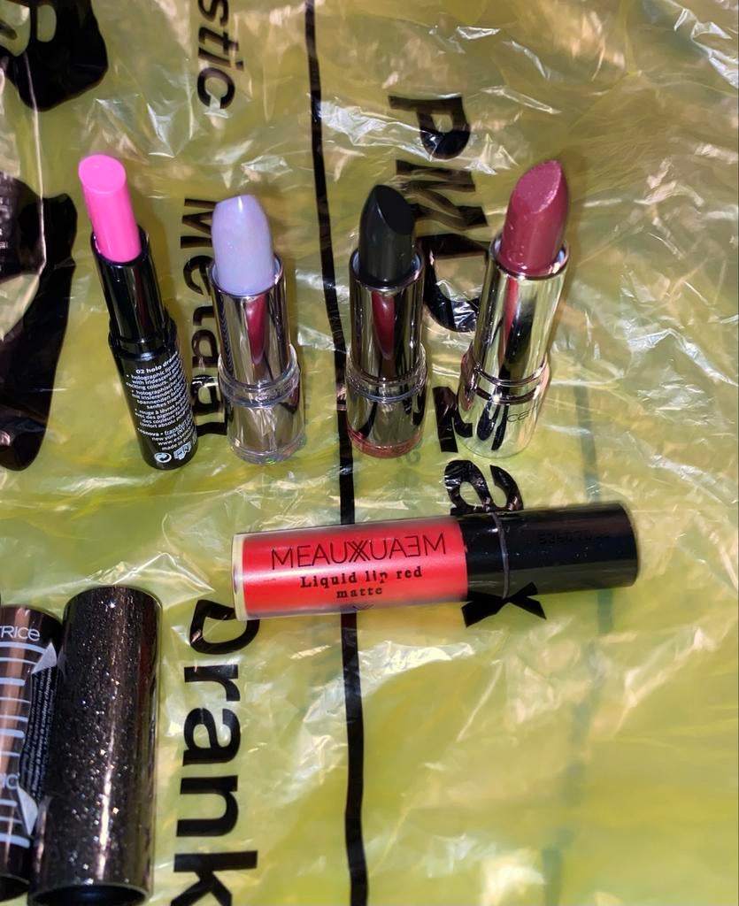 Nieuwe lipsticks & lipgloss - 5 stuks, Ophalen of Verzenden, Nieuw, Lippen, Make-up