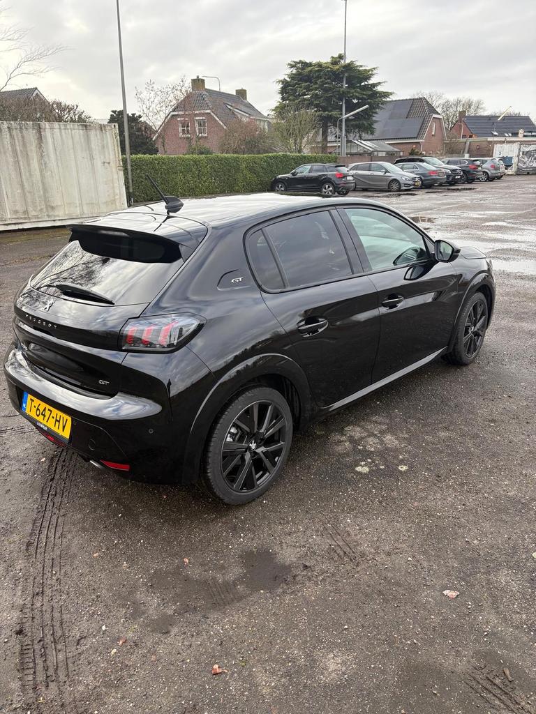 Peugeot 208 1.2 Puretech 100pk 2023 Zwart, Voorwielaandrijving, 100 pk, Origineel Nederlands, 1200 kg