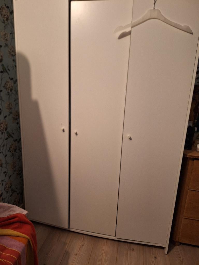 KLEPPSTAD Kledingkast met 3 deuren, wit Ikea GRATIS, Gebruikt, 100 tot 150 cm, Kleppstad klerenkast 3 deuren ikea, 150 tot 200 cm