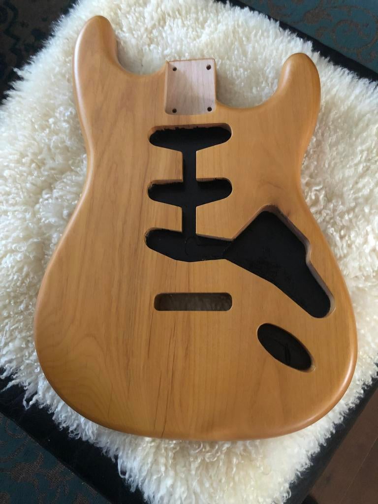 Stratocaster body” Aged look nitro satin finish ‘ neww, Muziek en Instrumenten, Instrumenten | Onderdelen, Verzenden, Geen, Geen
