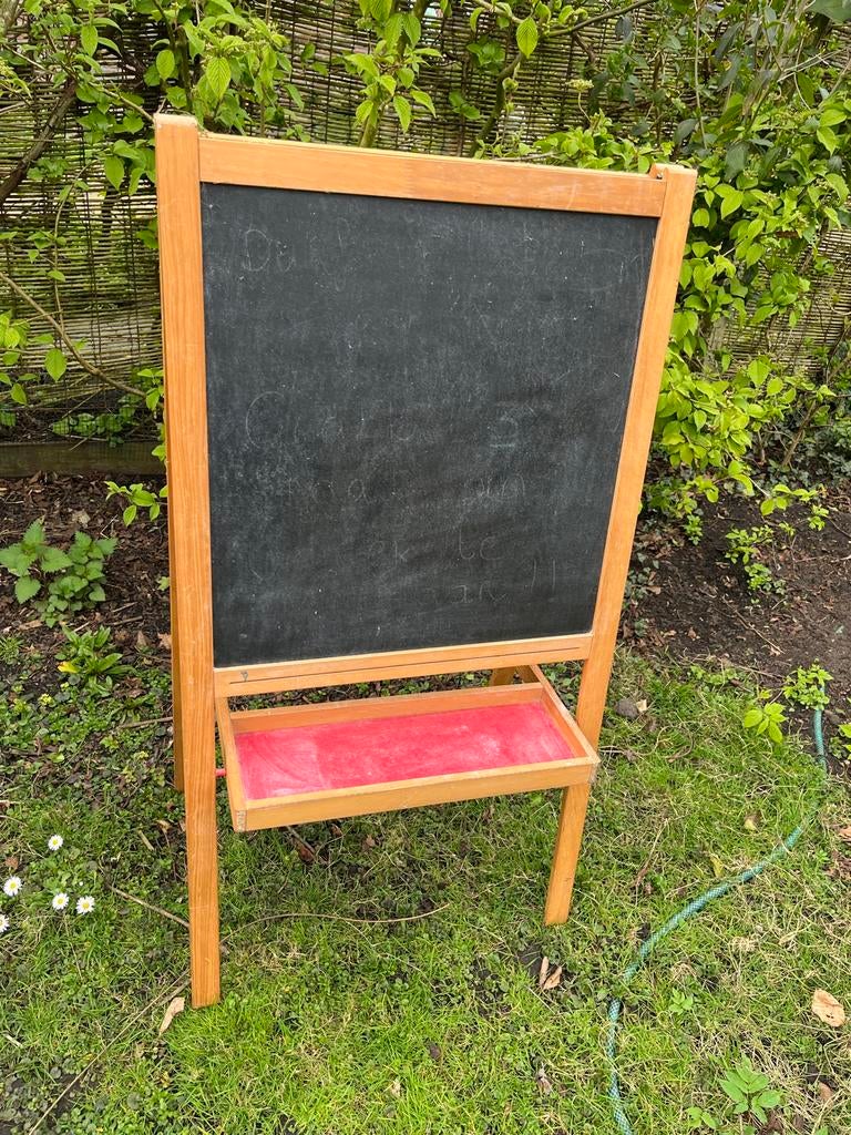 Schoolbord. Krijt, whiteboard en papier, Ophalen, Gebruikt, Whiteboard