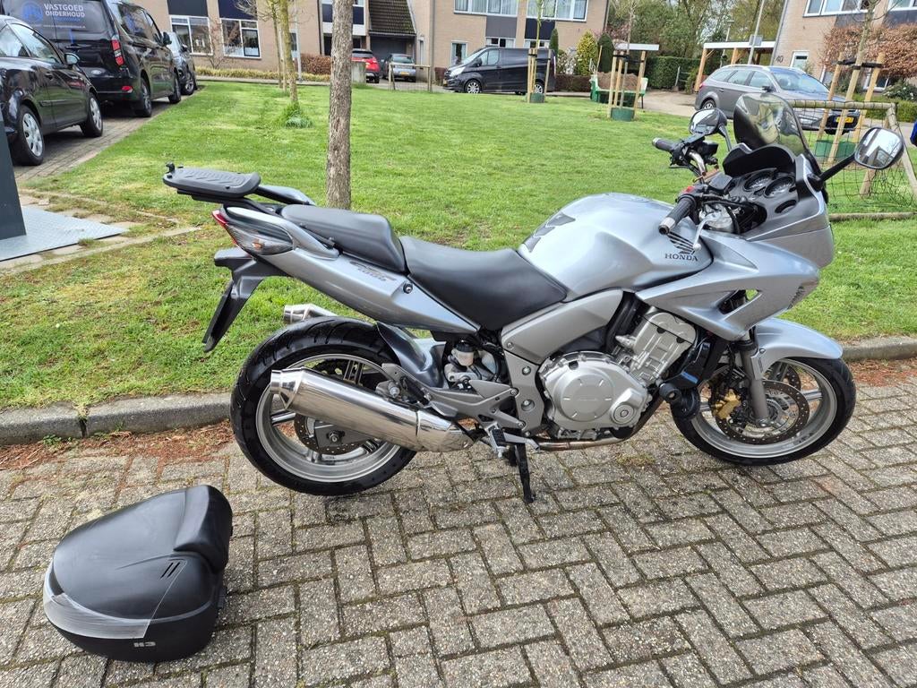 Honda CBF 1000, Motoren, Motoren | Honda, Particulier, Toermotor, meer dan 35 kW, 4 cilinders, Motorrijbewijs A, ABS, Handvatverwarming