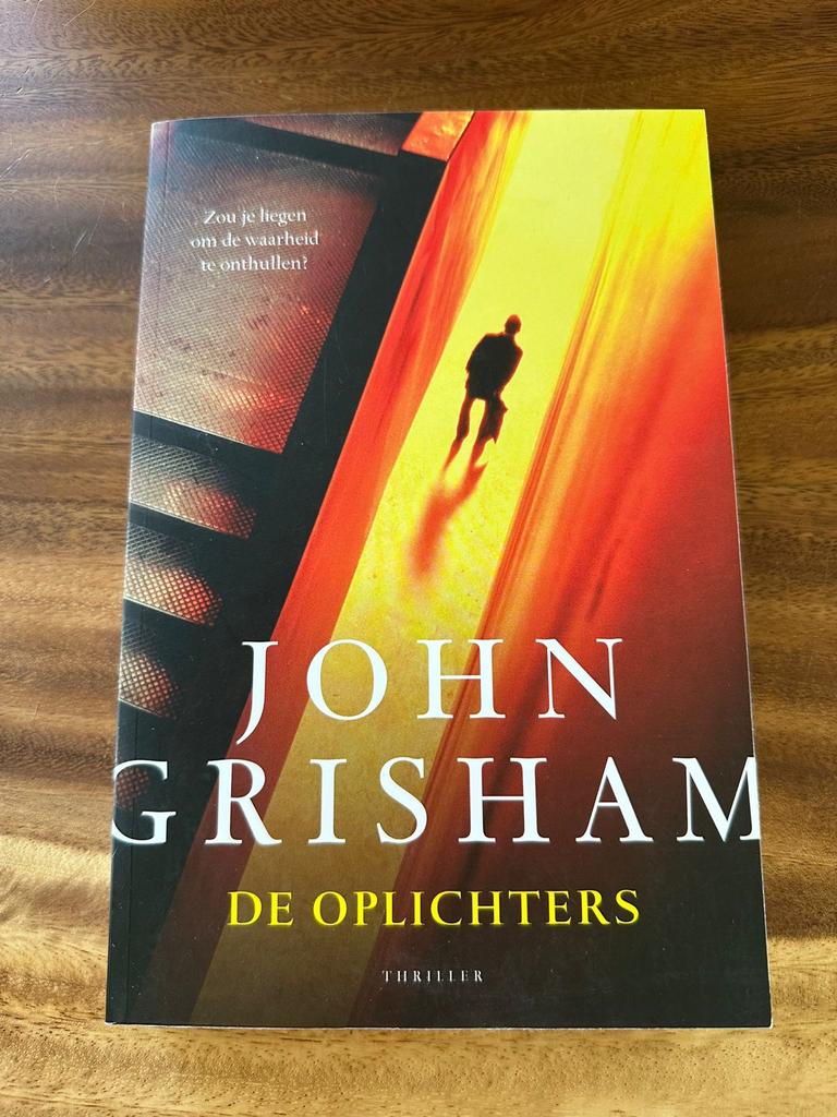 John Grisham - De Oplichters (Thriller), Ophalen of Verzenden, Gelezen, Nederland