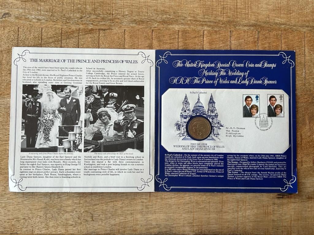 UK Special Crown coin and stamps, Ophalen of Verzenden