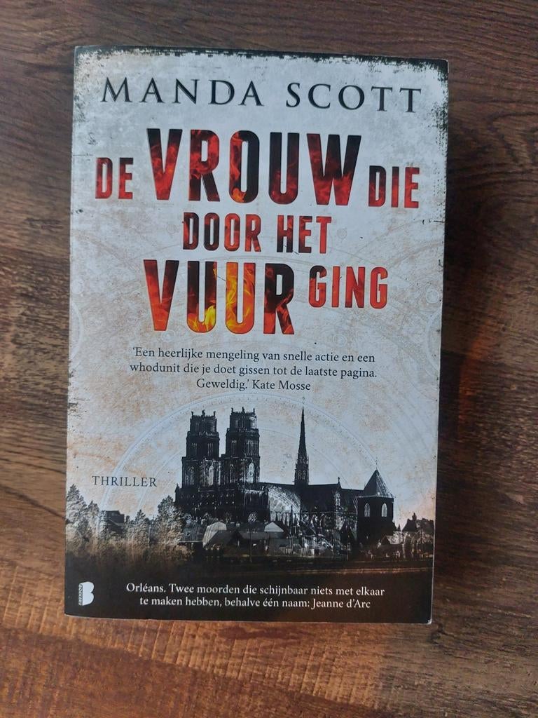 De vrouw die door het vuur ging Manda Scott, Boeken, Ophalen of Verzenden, Zo goed als nieuw