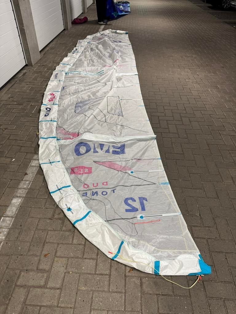 Duotone evo sls 2025 12m, Watersport en Boten, Kitesurfen, Geen board, Ophalen, Zo goed als nieuw, 12 m²