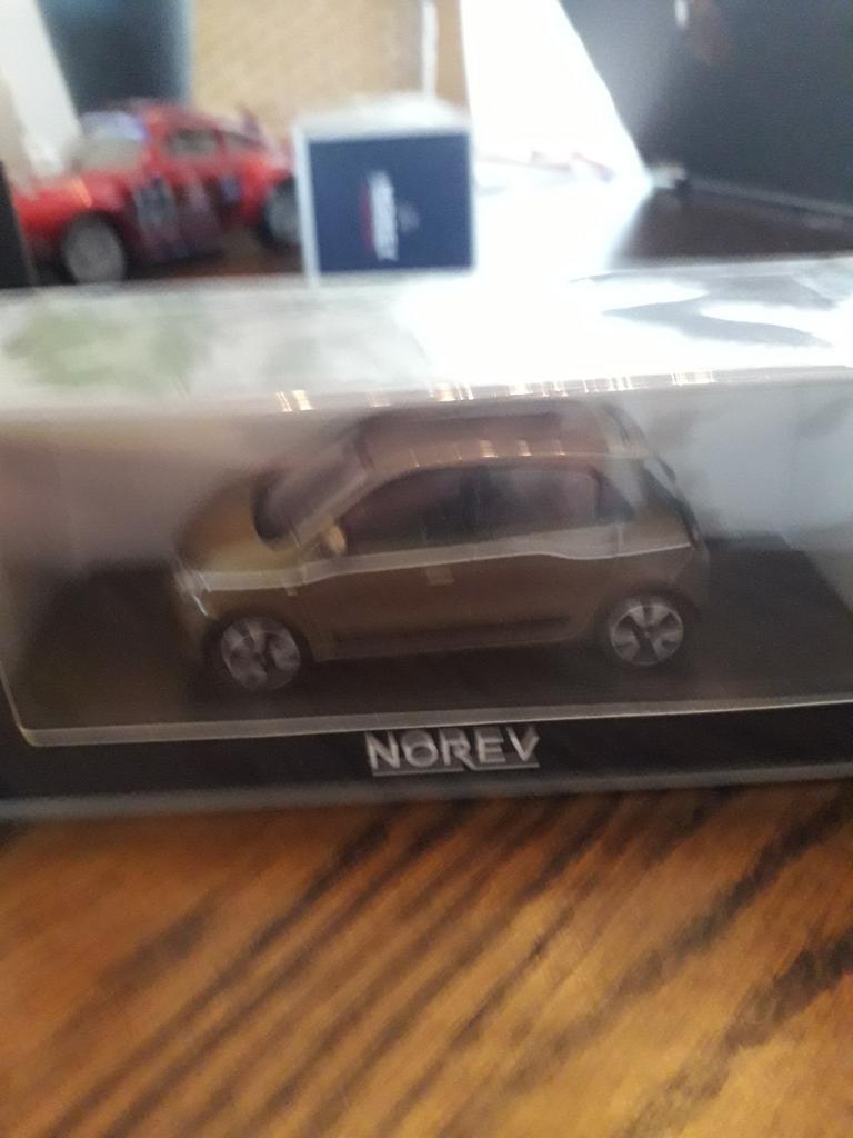 Renault Twingo capuchino bruin met vouwdak Norev 1/43, Ophalen of Verzenden, Nieuw, Auto, Norev