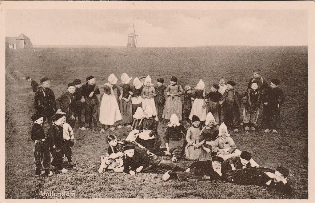 volendam- jeugd in klederdracht, Ophalen of Verzenden, Voor 1920, Noord-Holland