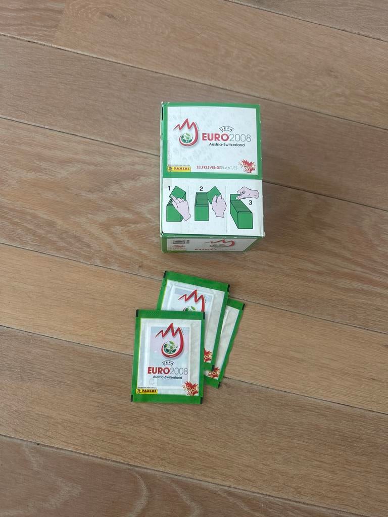 Panini Euro 2008 Box Display + Zakjes - Zelfklevende Plaatje, Ophalen of Verzenden, Nieuw, Overige sporten, Poster, Plaatje of Sticker