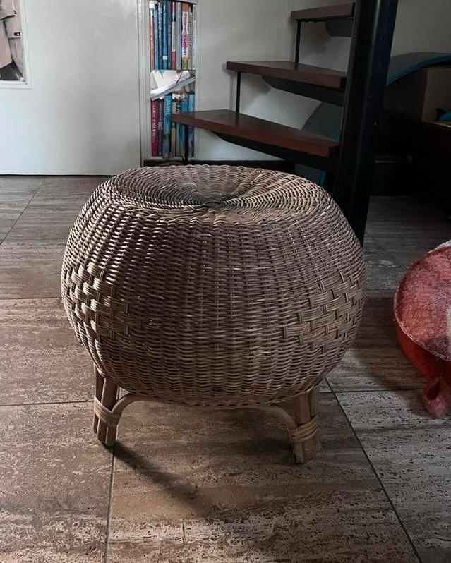 Vintage rieten krukje / bijzettafel, Ophalen, Gebruikt, Overige materialen