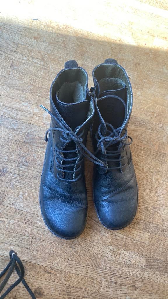 El naturalista, Zwart, Lage of Enkellaarzen, Ophalen of Verzenden, Gedragen