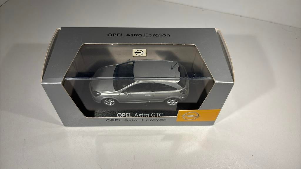 Opel astra gtc zilver minichamps 1.43, Ophalen of Verzenden, A, A, A