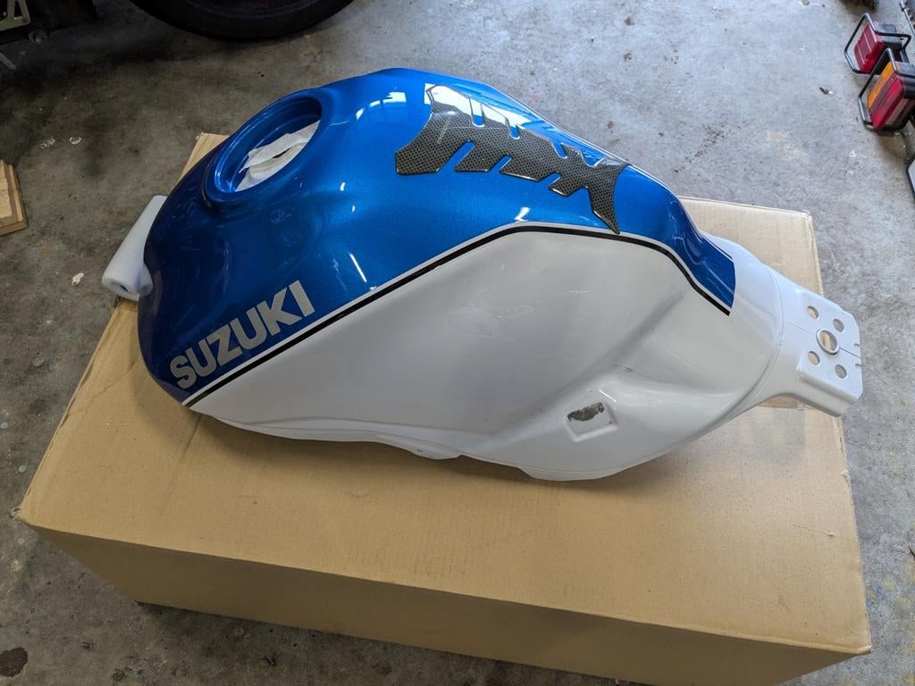 Suzuki SV650 tank met deuk, Ophalen of Verzenden, Gebruikt